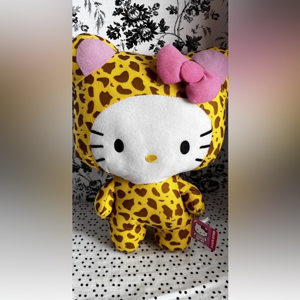 New Vintage 2014 Hello Kitty Yellow &  Giraffe-Print Plush with Pink Bow Tags